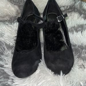 Gianni Bini T strap suede heels size 7.5